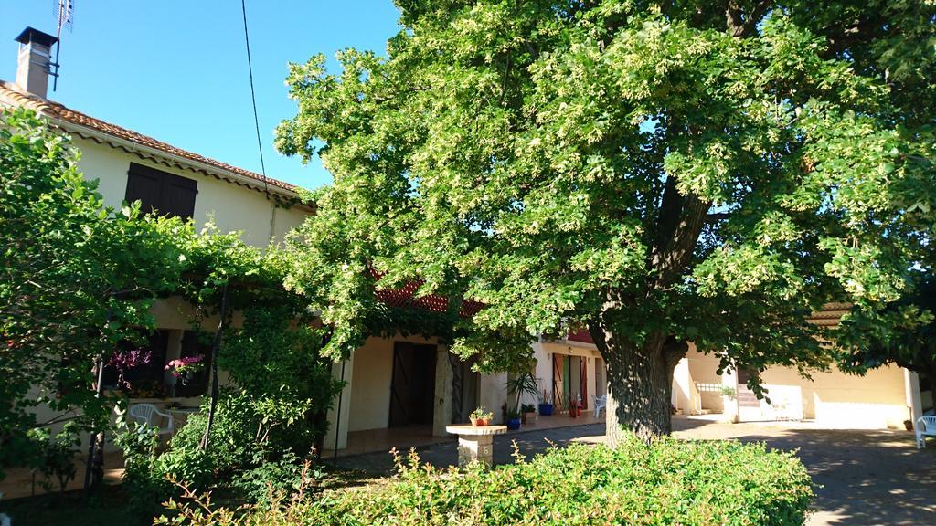 Les Prairies Mas Roux ξενώνας Raphèle Εξωτερικό φωτογραφία